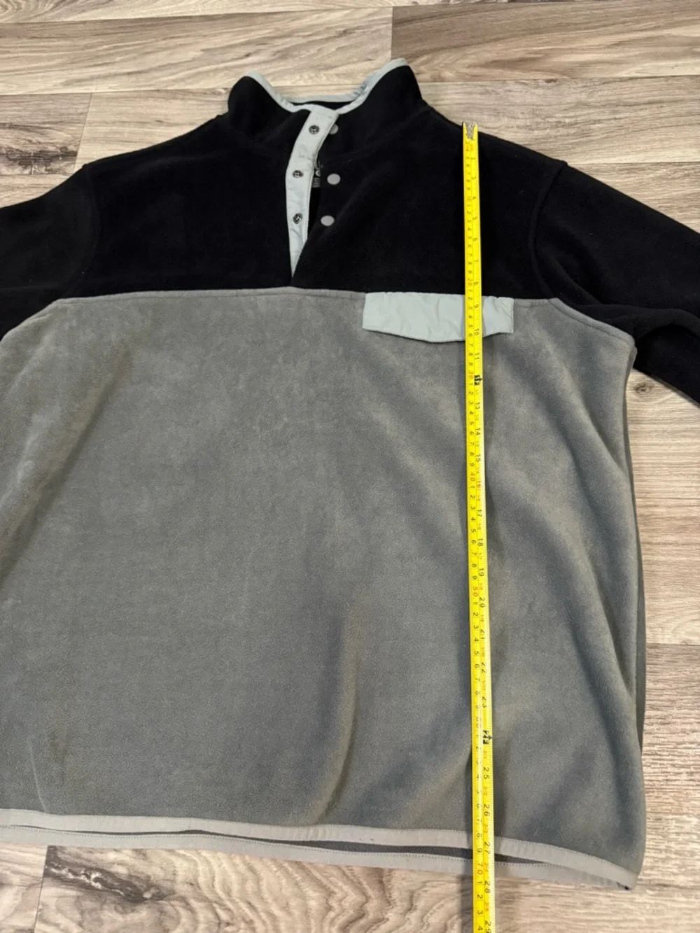 Southern Grit Tunda Fleece Pullover in Black and Gray Size Large